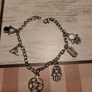 Alternative charm bracelet